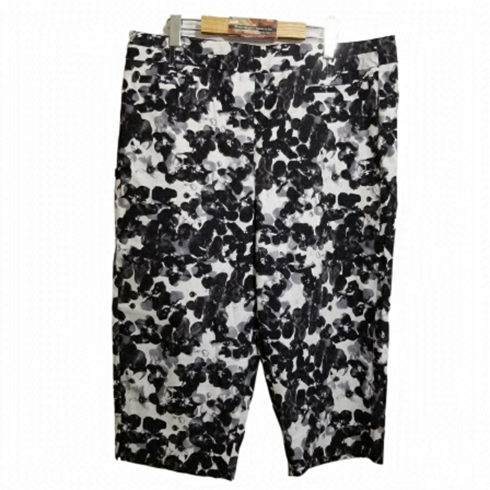 Penningtons Black and White Floral Capris Size 20